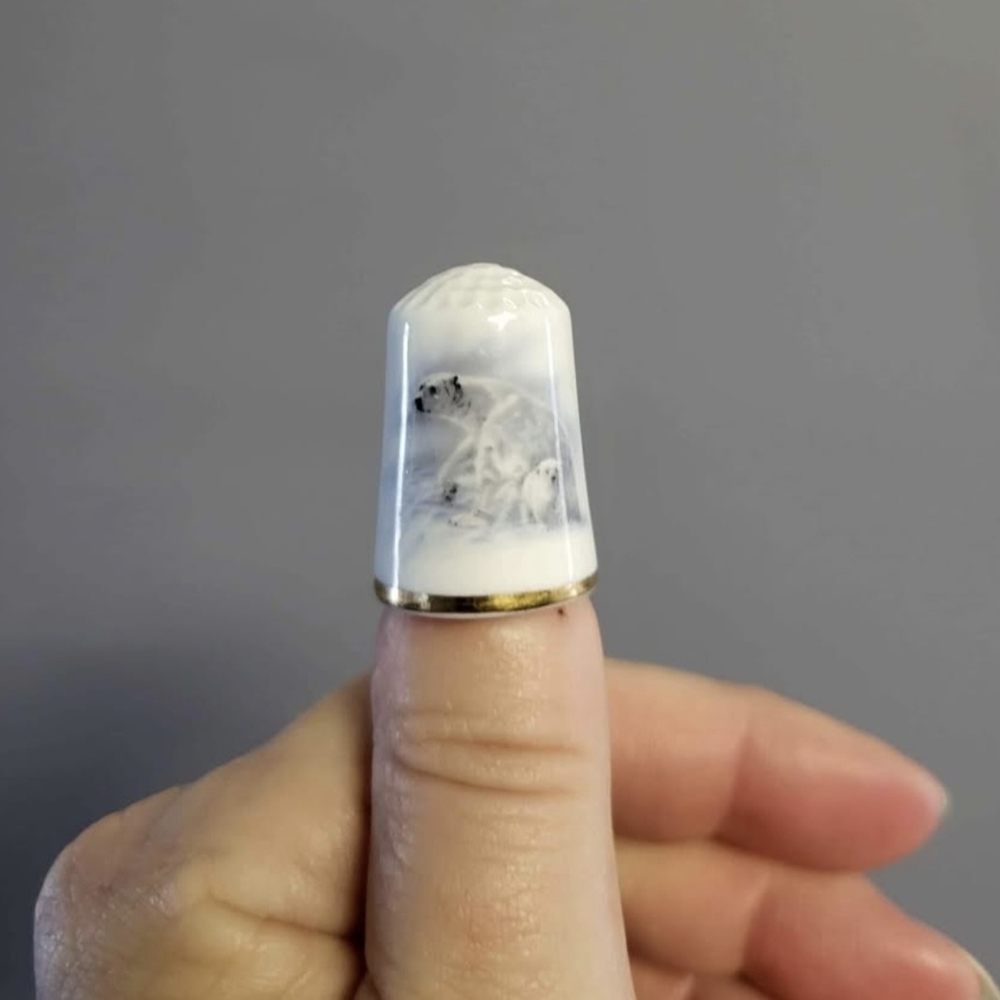💥5/35 SUNRISE FINE BONE CHINA THIMBLE ..POLAR BEAR ONE SIDE, HUSKIES ON OTHER